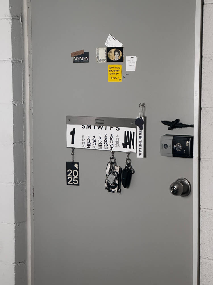 CHICKEN IN THE LAB - GIN Steel Board+2026 Calendar