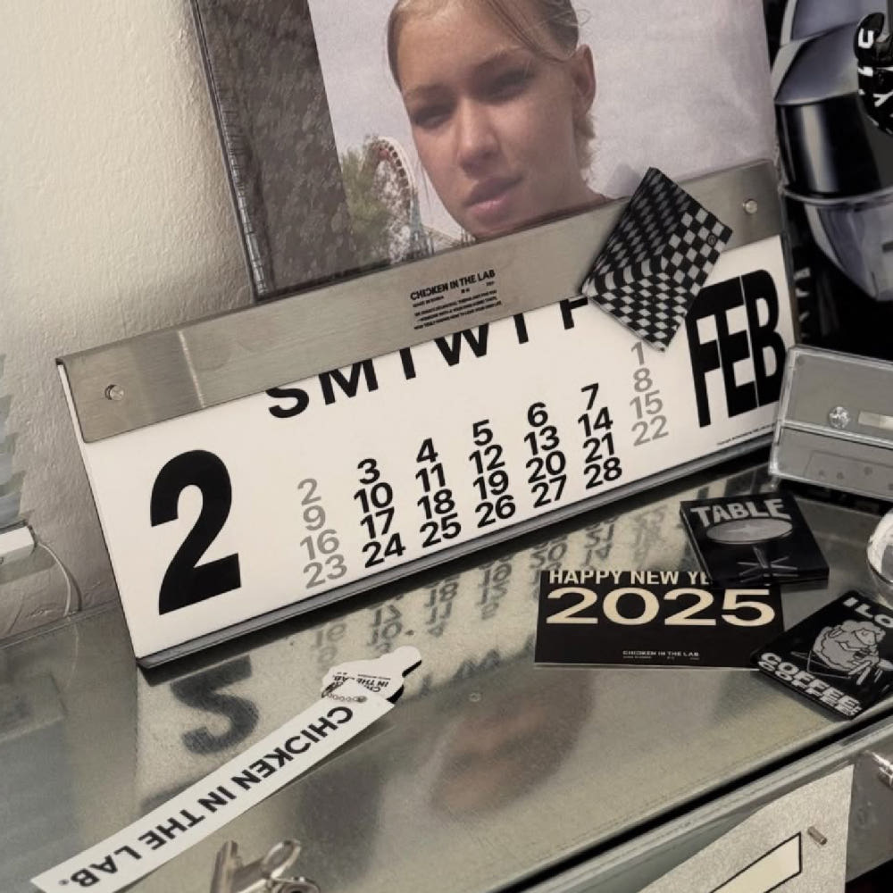 CHICKEN IN THE LAB - GIN Steel Board+2026 Calendar