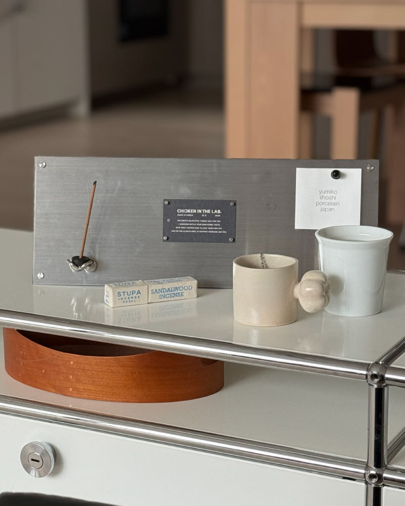 CHICKEN IN THE LAB - GIN Steel Board Stand