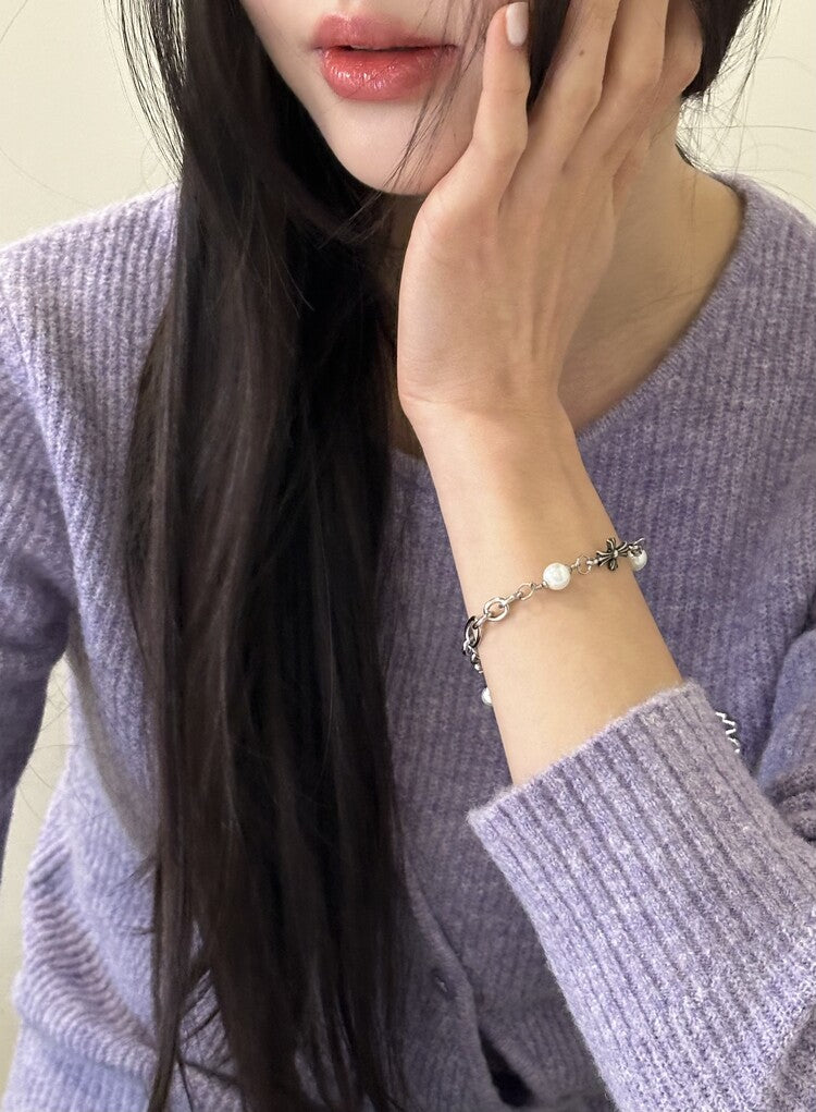 OFUSE - Pearl Drop Bracelet (Cross)