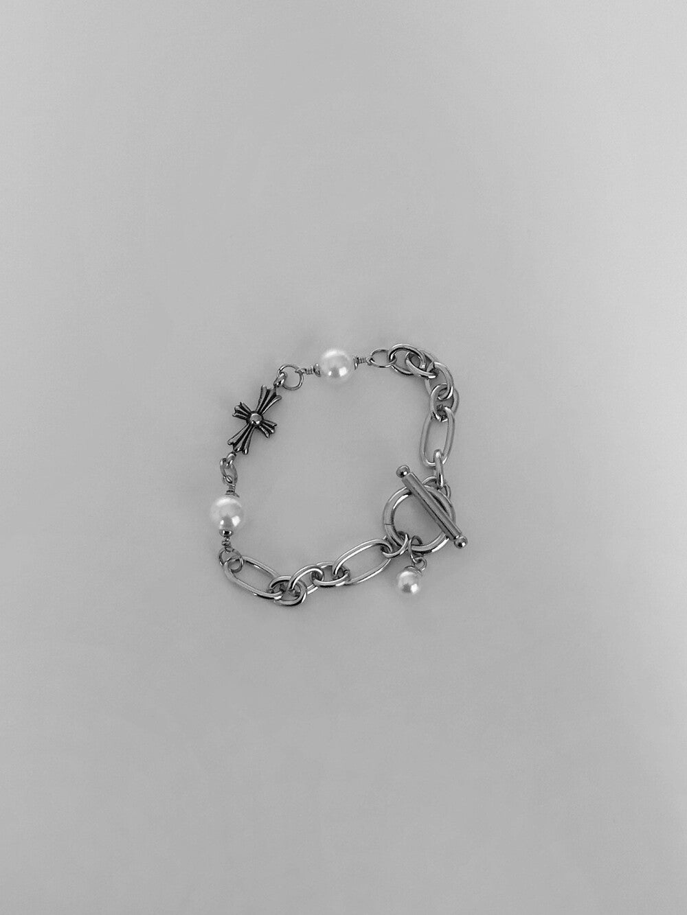OFUSE - Pearl Drop Bracelet (Cross)