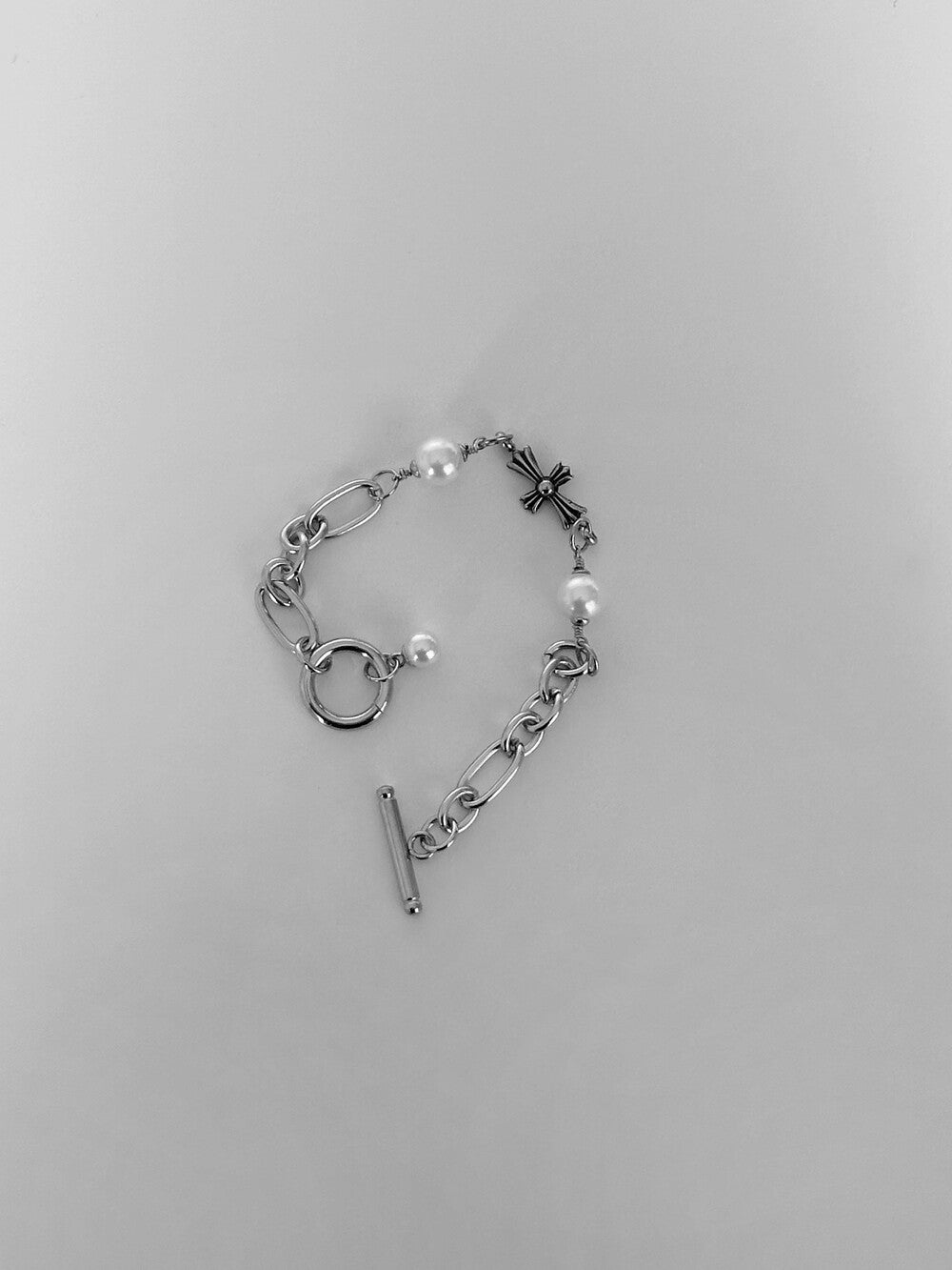 OFUSE - Pearl Drop Bracelet (Cross)
