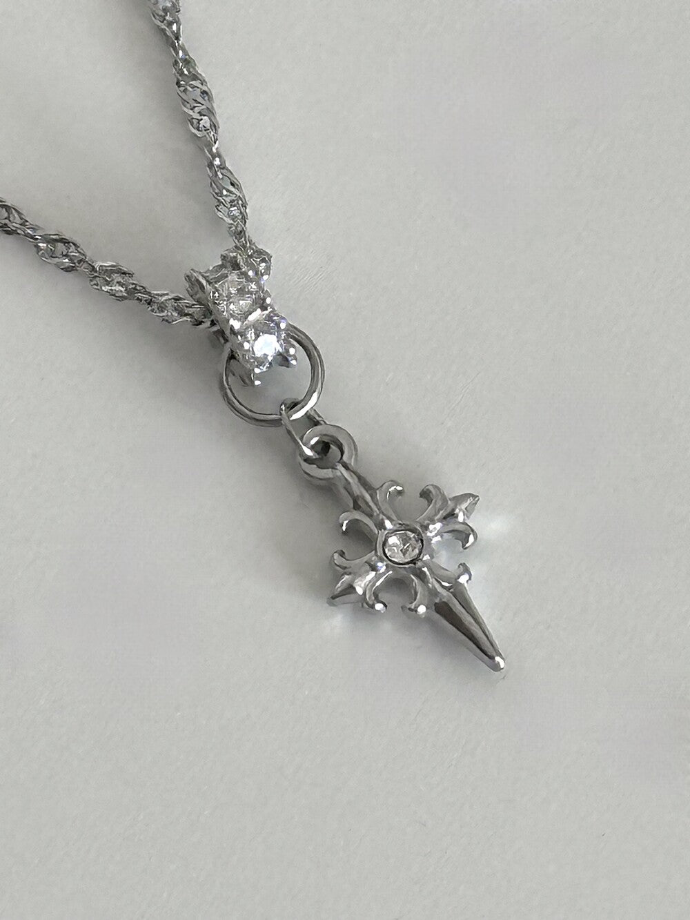 OFUSE - Cubic Cross Necklace-002